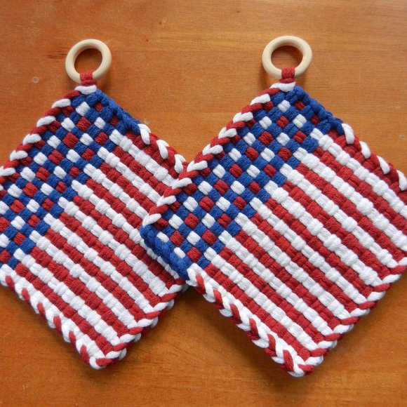 Set of 2 Handmade Artisan Woven Loomed Patriotic Potholders Hot Pads Trivets - Picture 7 of 7